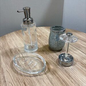 Elegant Silver and Clear Bathroom Set